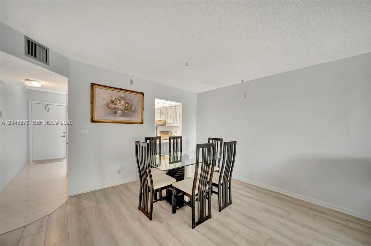 2571 Aragon Blvd, Unit 220, Sunrise, FL 33322 Photo