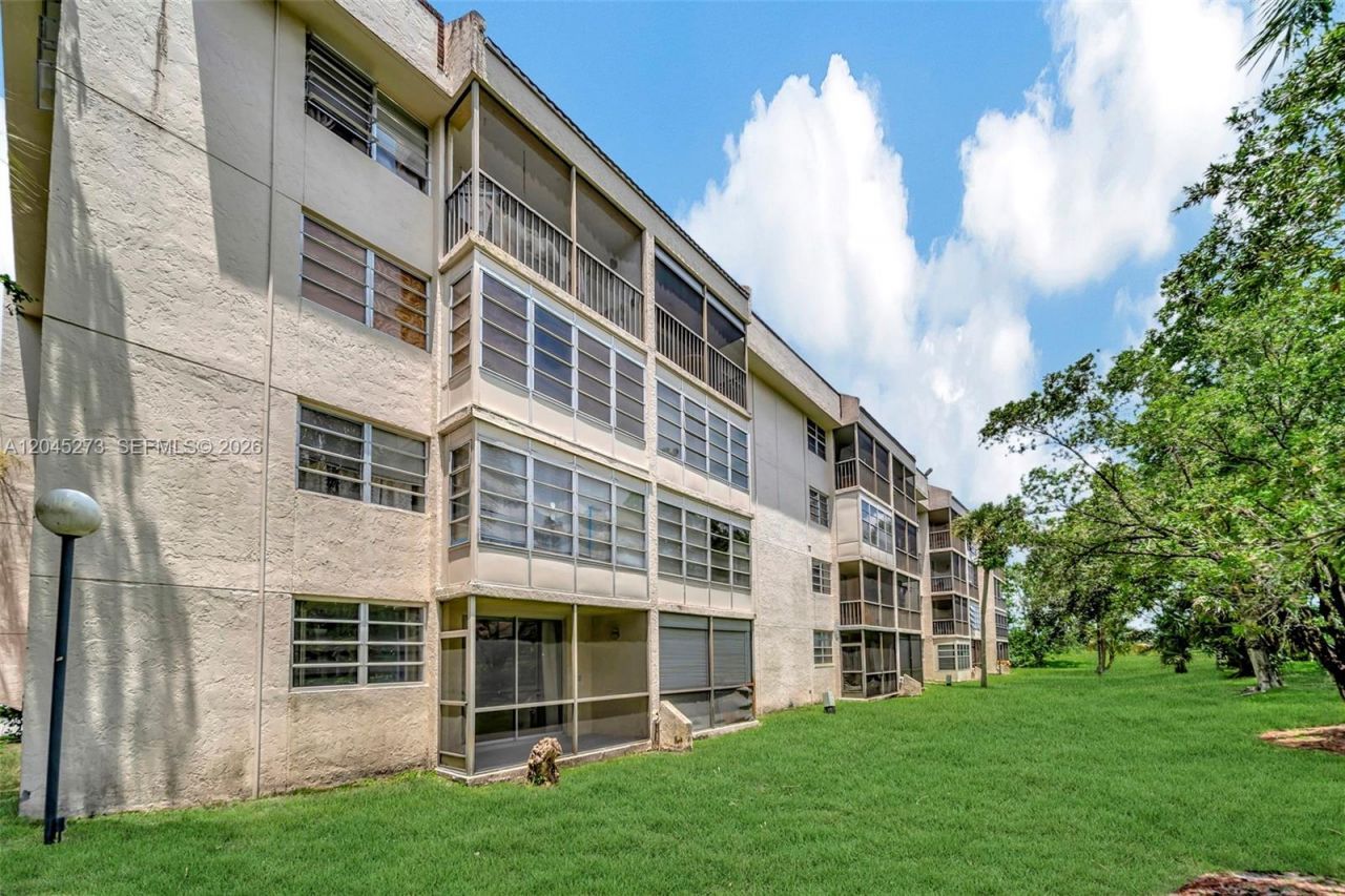 2571 Aragon Blvd, Unit 220, Sunrise, FL 33322 Photo