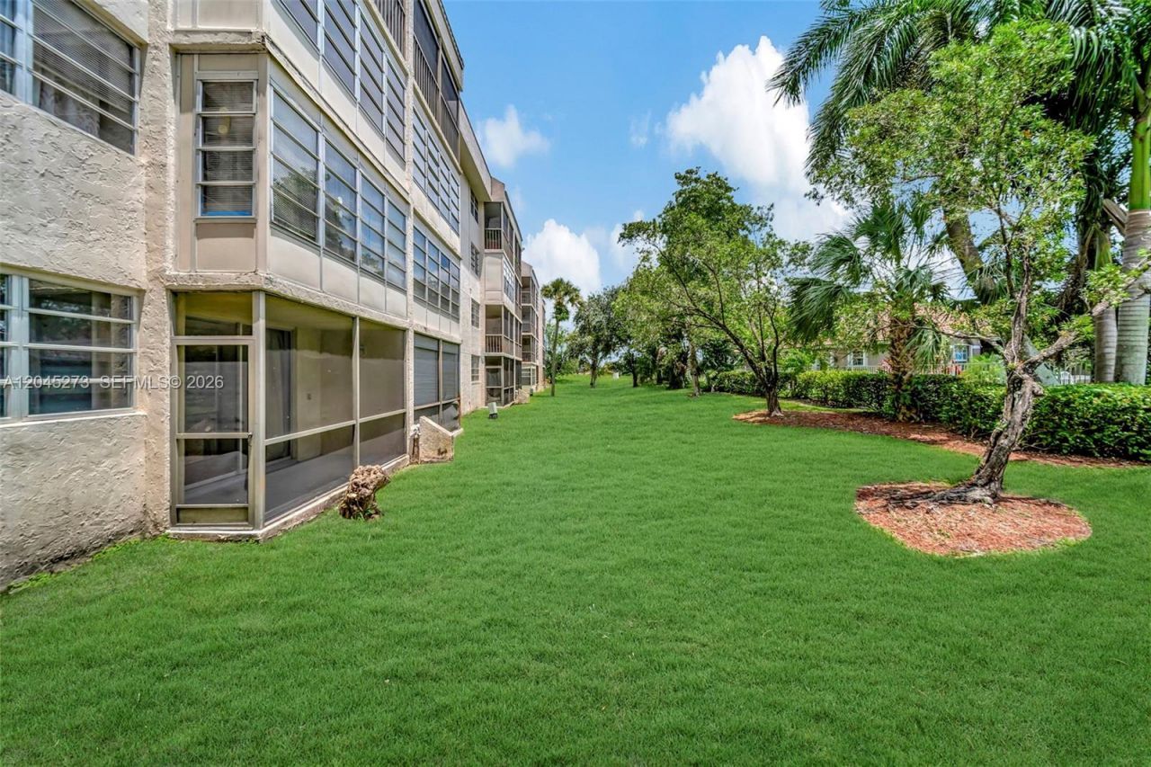 2571 Aragon Blvd, Unit 220, Sunrise, FL 33322 Photo