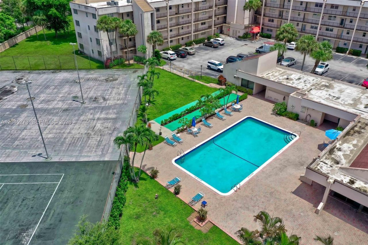 2571 Aragon Blvd, Unit 220, Sunrise, FL 33322 Photo