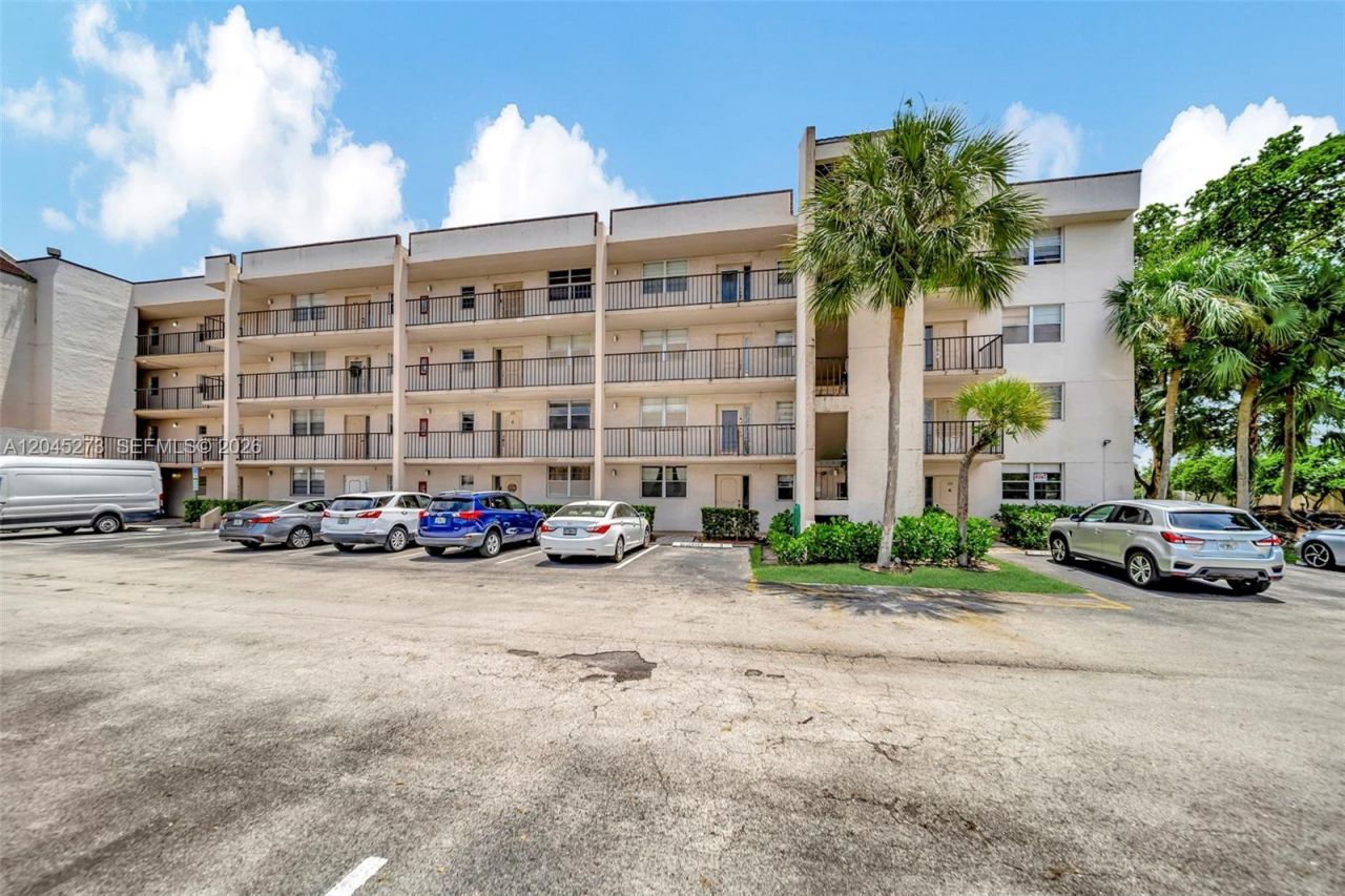 2571 Aragon Blvd, Unit 220, Sunrise, FL 33322 Photo
