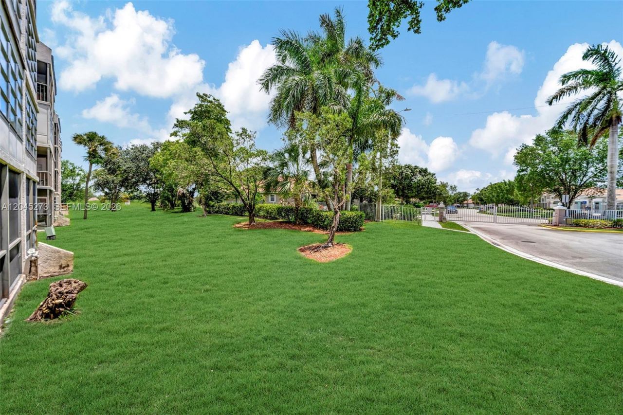 2571 Aragon Blvd, Unit 220, Sunrise, FL 33322 Photo