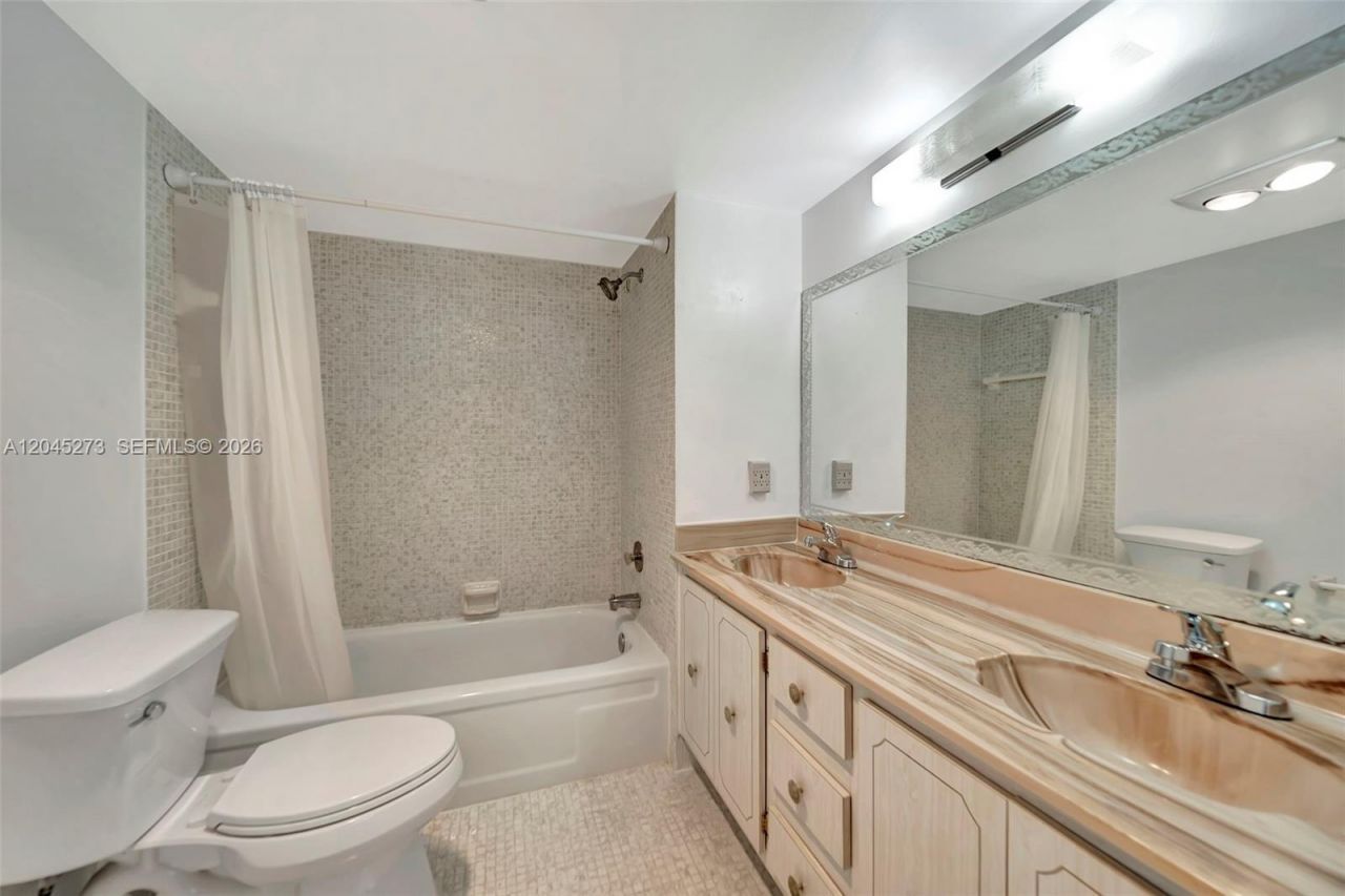 2571 Aragon Blvd, Unit 220, Sunrise, FL 33322 Photo
