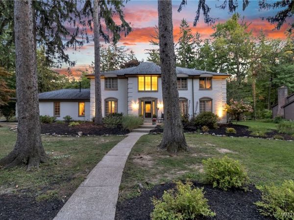 5 Greenwood Drive, Orchard Park, NY 14127
