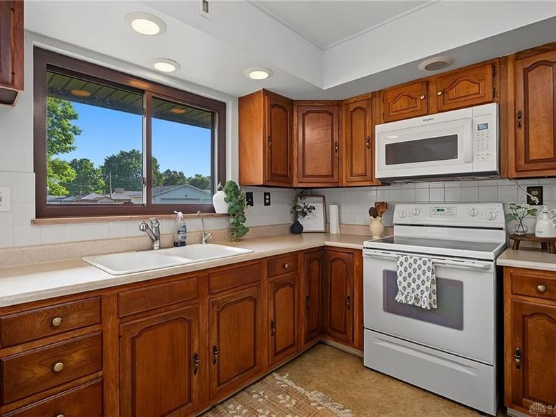 210 Broadway Road, Enon Vlg, OH 45323 Photo 17