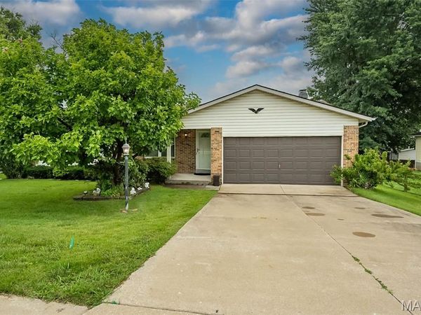 408 Birdie Hills Road, St Peters, MO 63376
