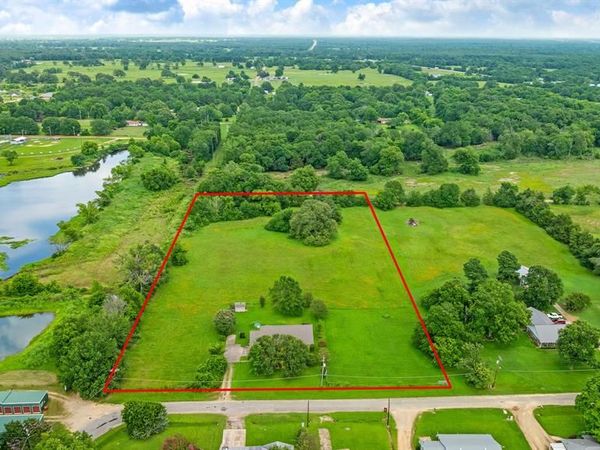 570 N Center, Blossom, TX 75416