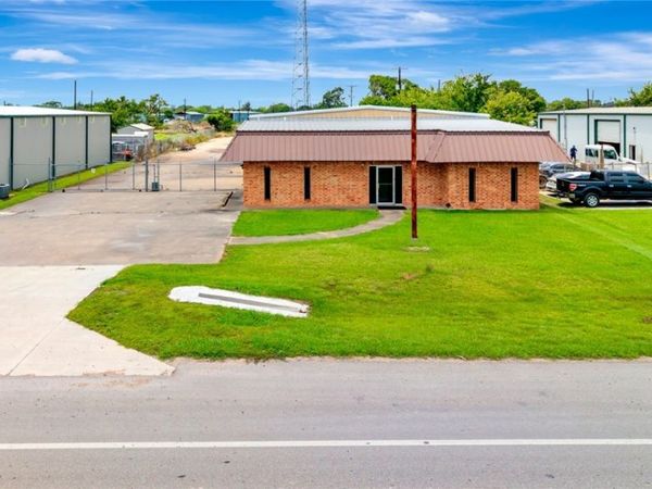3305 US Highway 59 , Victoria, TX 77905