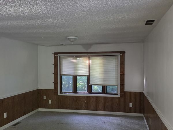 119 W Montgomery Street, Oakland, IL 61943