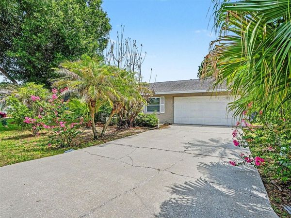 406 LAKE DAISY DRIVE , WINTER HAVEN, FL 33884
