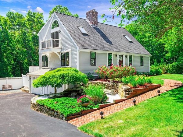 27 Crestview Dr, Sandwich, MA 02537