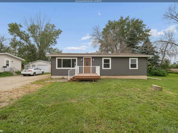 90 Seymour Avenue, Garner, IA 50438