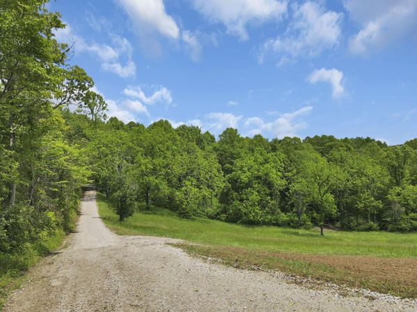 18000 Thompson Road, Laurelville, OH 43135