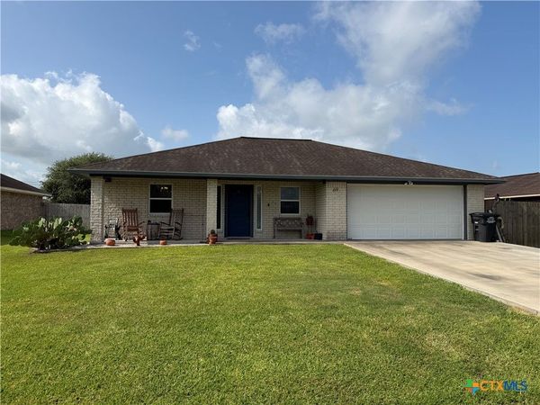 69 E Grouse Road , Victoria, TX 77905