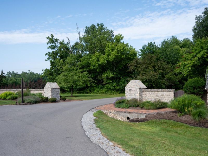 129 Hidden Creek Drive, Galloway, OH 43119 Photo 3
