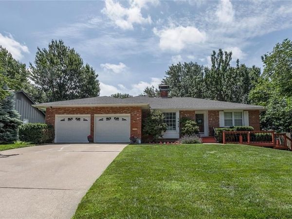 7415 W 74th Street, Overland Park, KS 66204