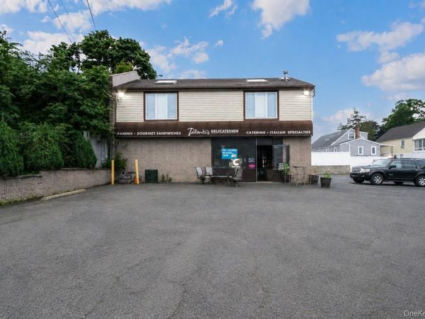 44 Bayville Avenue , Bayville, NY 11709
