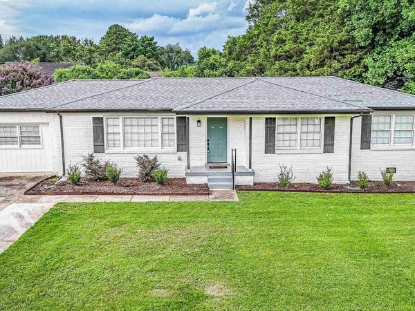 307 Meadowbrook Drive SE, Huntsville, AL 35803