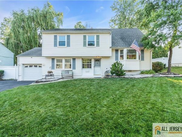 8 Smalley Road, Edison, NJ 08817