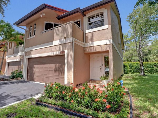 4921 Riverside Drive, Unit 606, Coral Springs, FL 33067