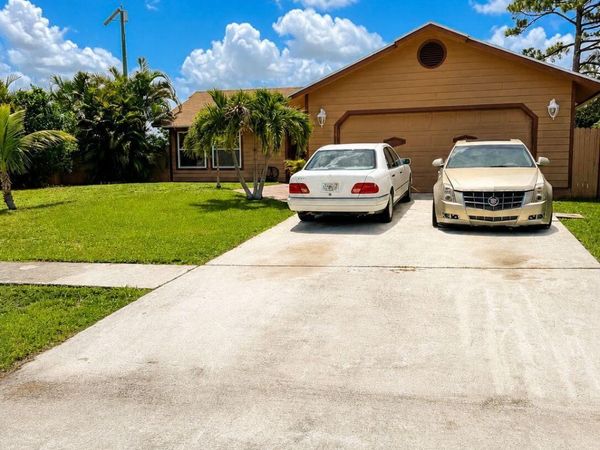 5202 El Claro Circle, West Palm Beach, FL 33415