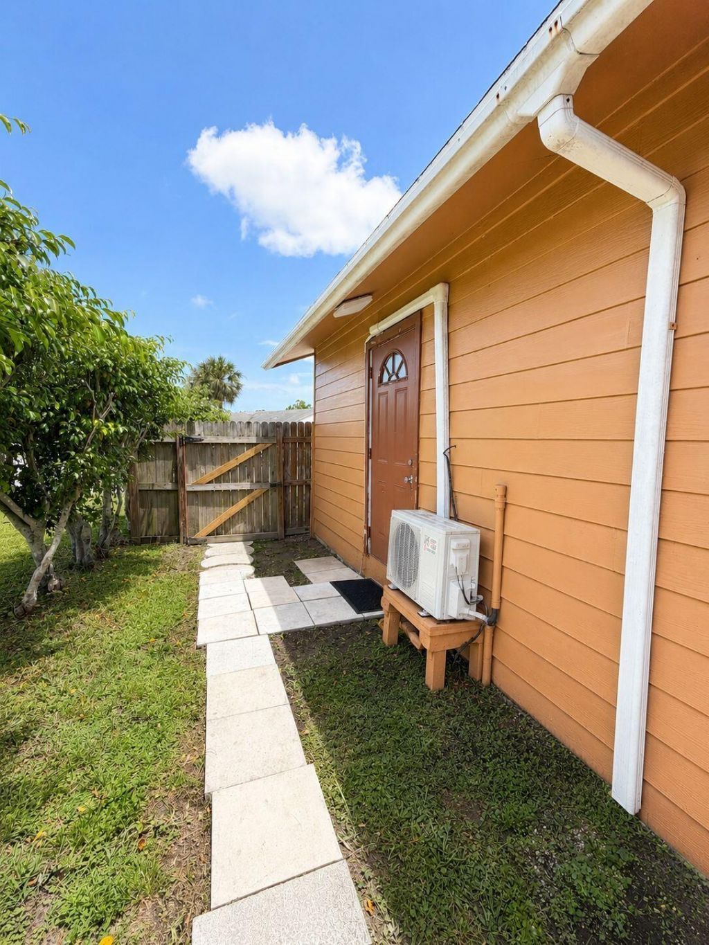 5202 El Claro Circle, West Palm Beach, FL 33415 Photo
