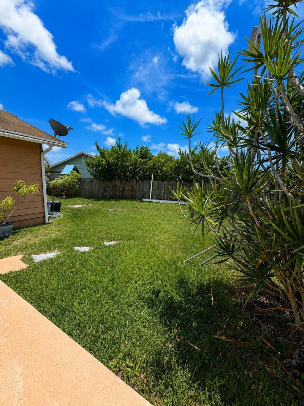 5202 El Claro Circle, West Palm Beach, FL 33415 Photo