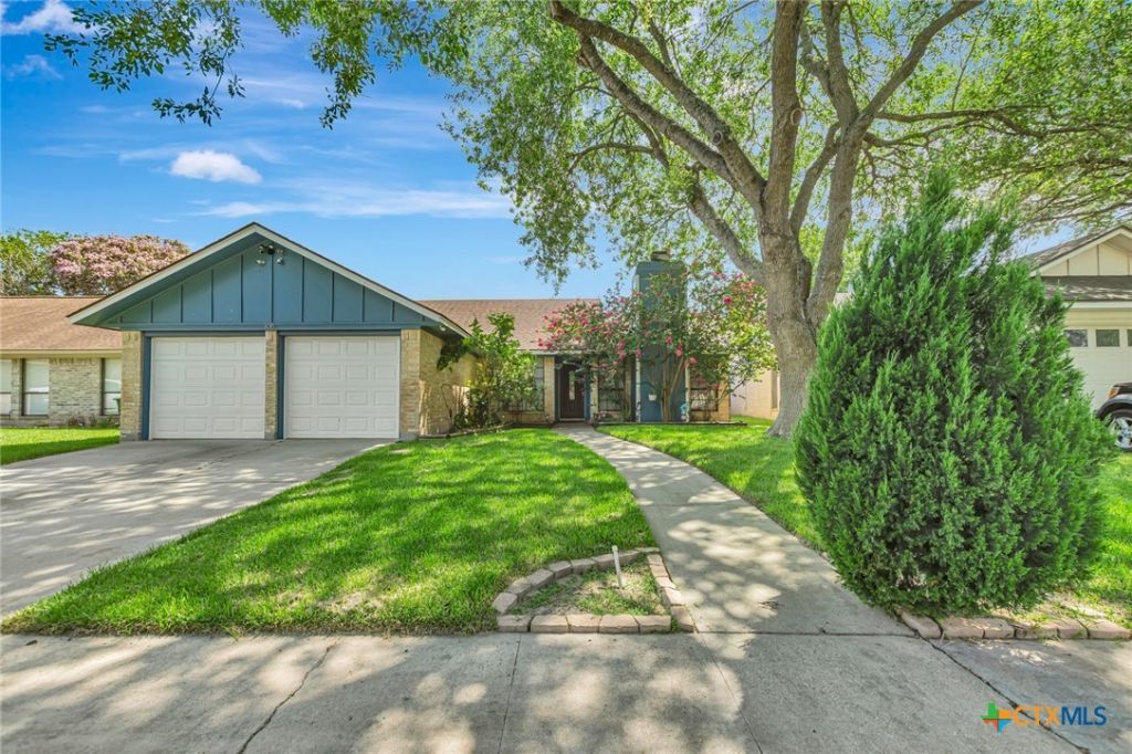 106 Rebecca Lane, Victoria, TX 77901 Main Photo