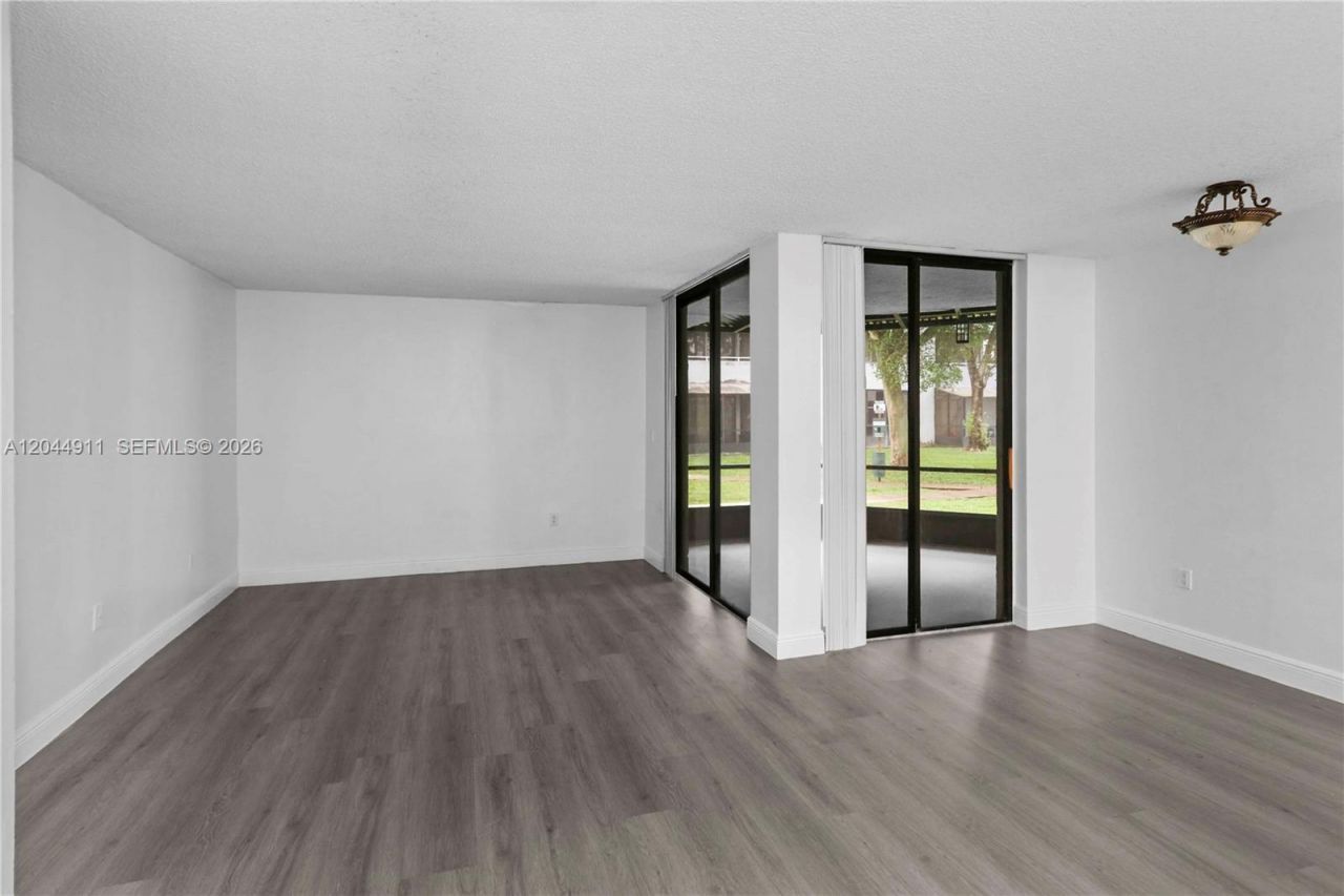8205 SW 152nd Ave, Unit F-105, Miami, FL 33193 Photo