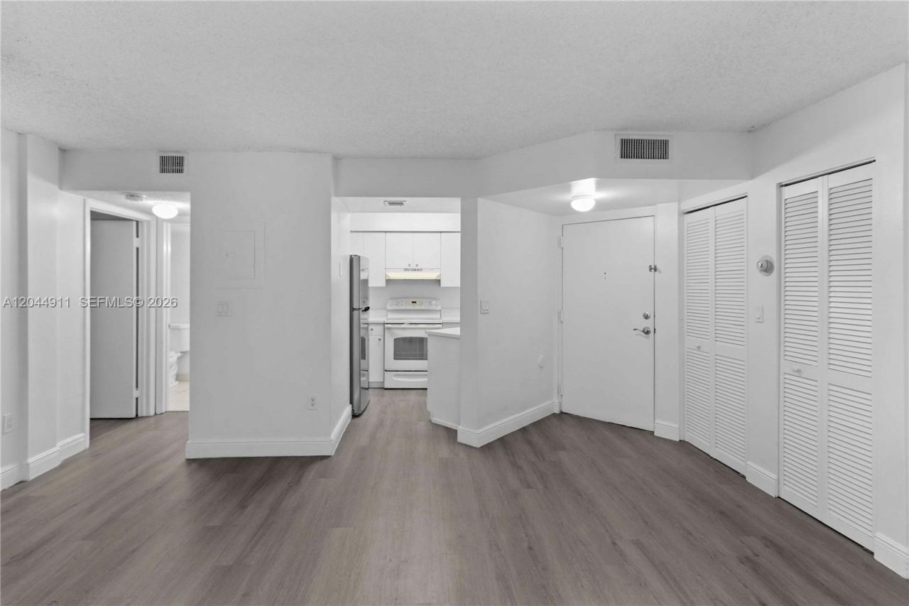 8205 SW 152nd Ave, Unit F-105, Miami, FL 33193 Photo