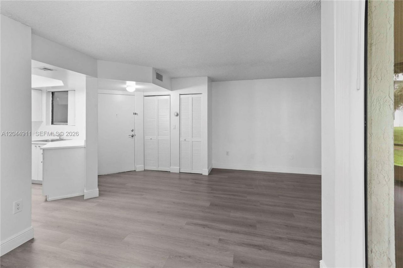 8205 SW 152nd Ave, Unit F-105, Miami, FL 33193 Photo