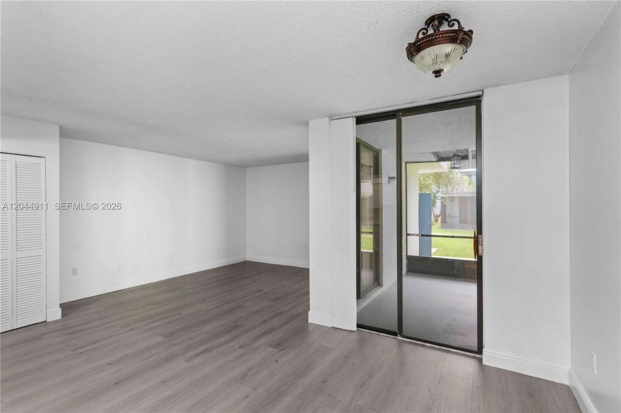 8205 SW 152nd Ave, Unit F-105, Miami, FL 33193 Photo