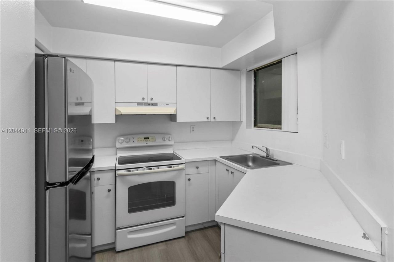 8205 SW 152nd Ave, Unit F-105, Miami, FL 33193 Photo