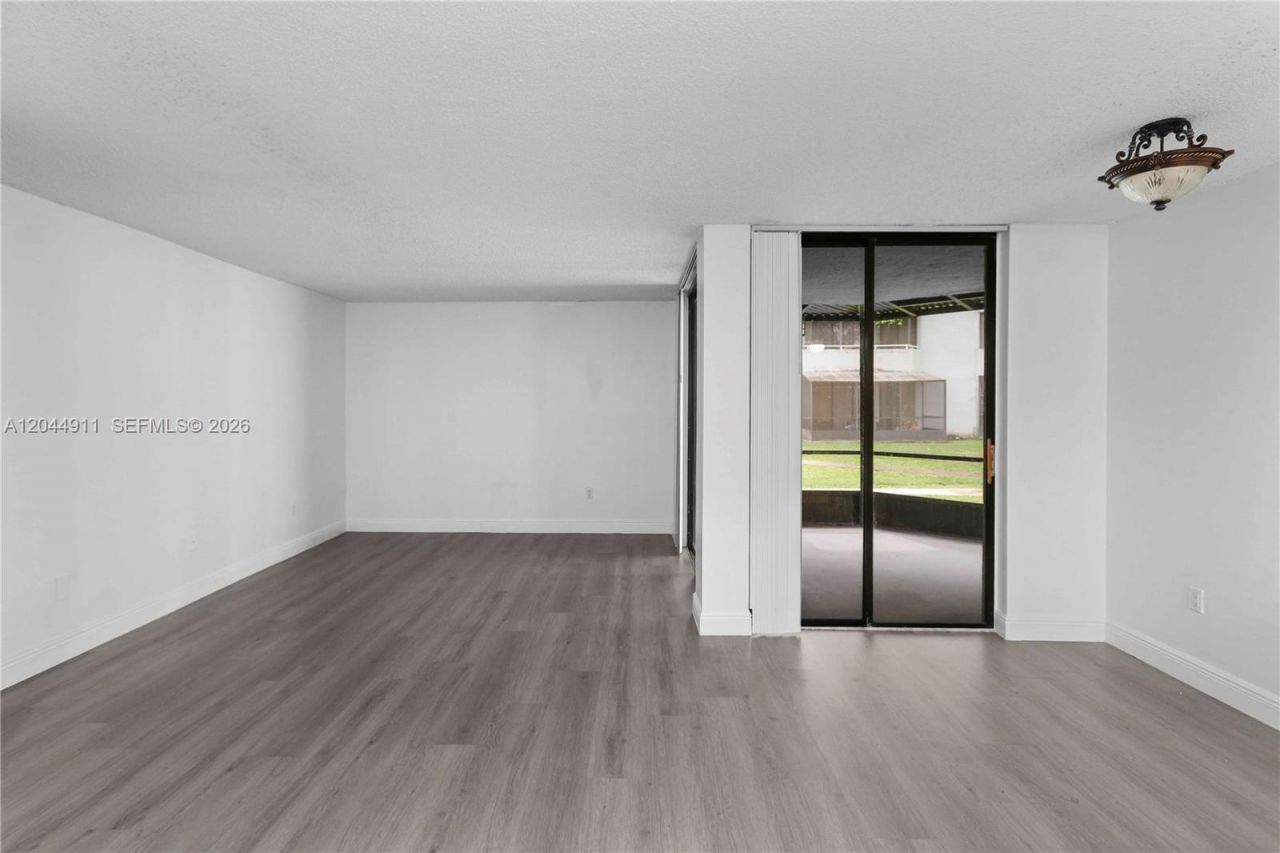 8205 SW 152nd Ave, Unit F-105, Miami, FL 33193 Photo