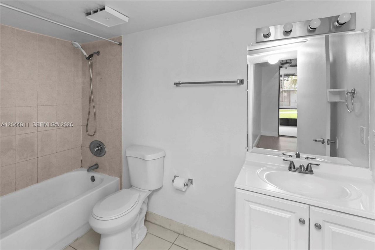 8205 SW 152nd Ave, Unit F-105, Miami, FL 33193 Photo