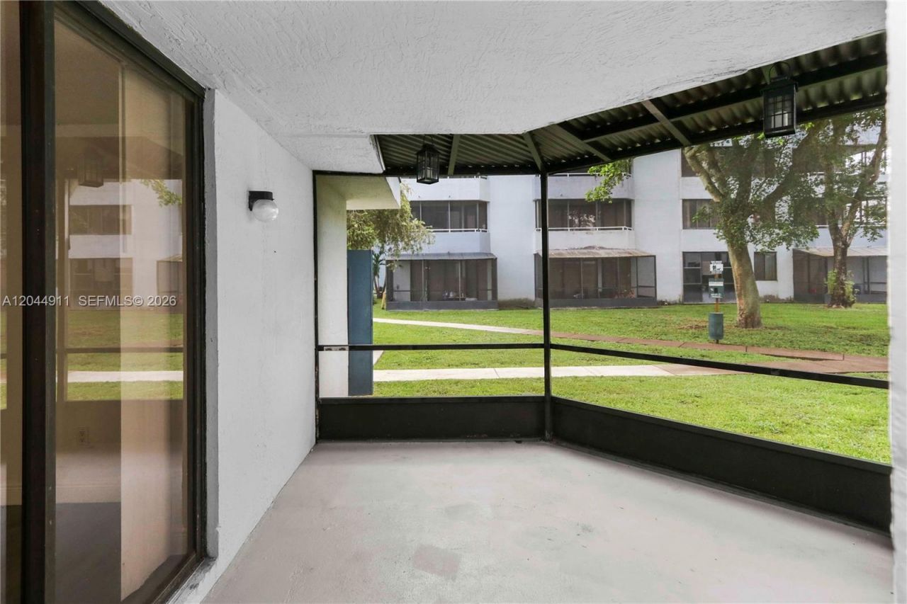 8205 SW 152nd Ave, Unit F-105, Miami, FL 33193 Photo