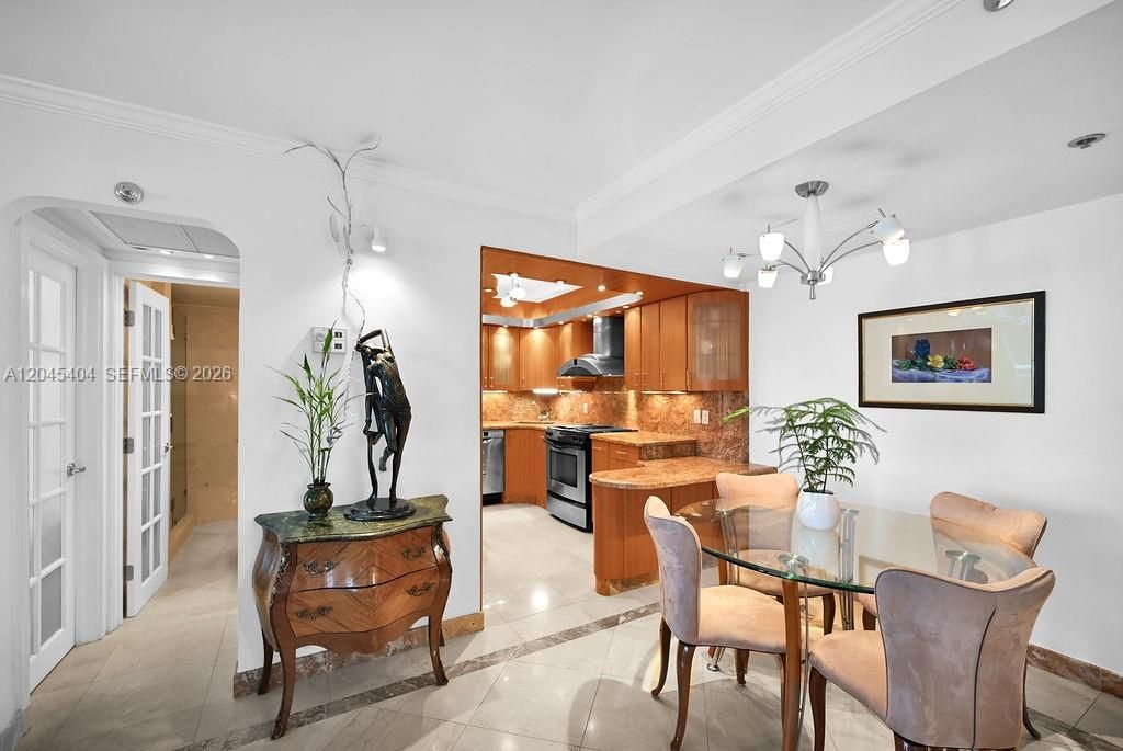 5225 Collins Ave , Unit 1117, Miami Beach, FL 33140 Photo