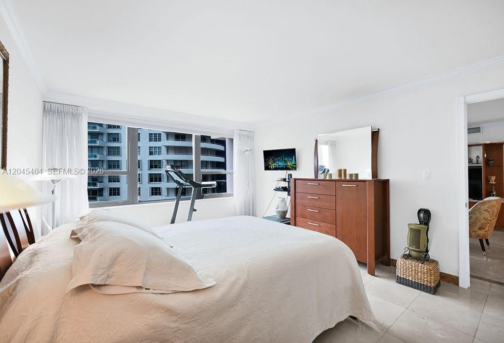 5225 Collins Ave , Unit 1117, Miami Beach, FL 33140 Photo