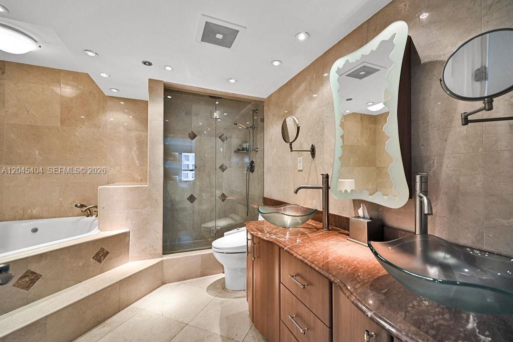 5225 Collins Ave , Unit 1117, Miami Beach, FL 33140 Photo