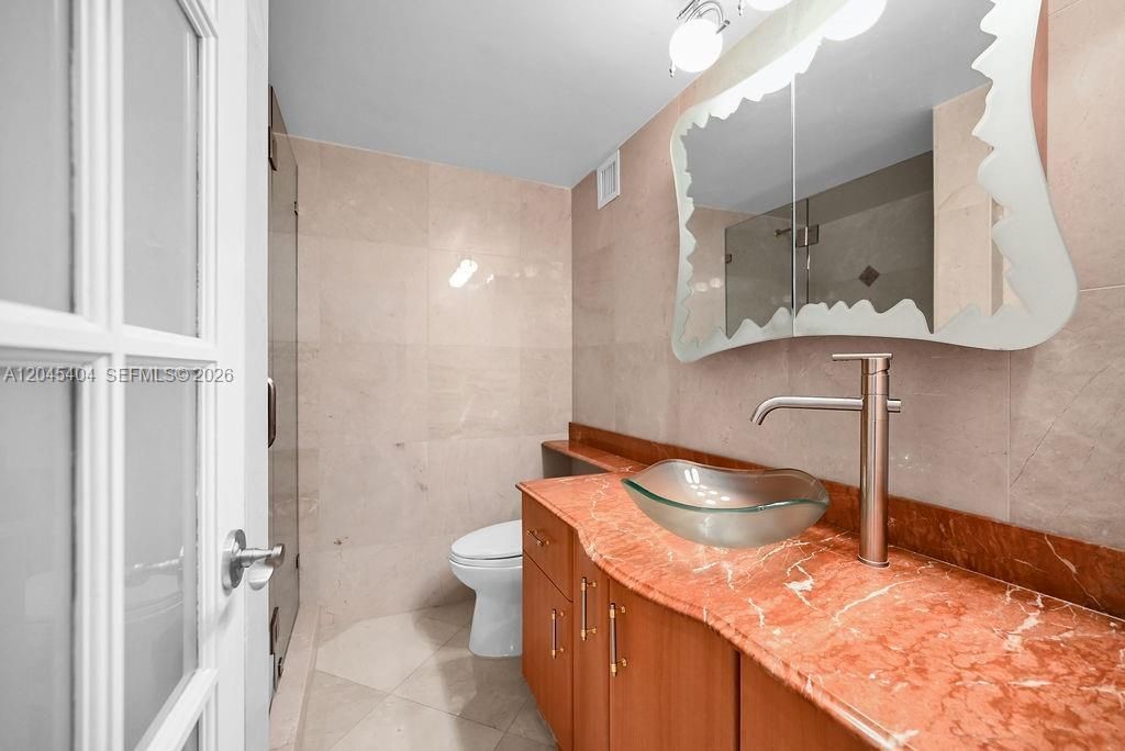 5225 Collins Ave , Unit 1117, Miami Beach, FL 33140 Photo