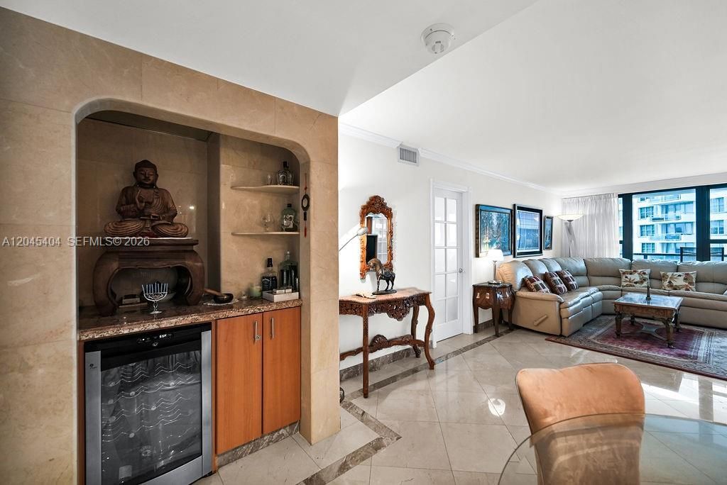 5225 Collins Ave , Unit 1117, Miami Beach, FL 33140 Photo