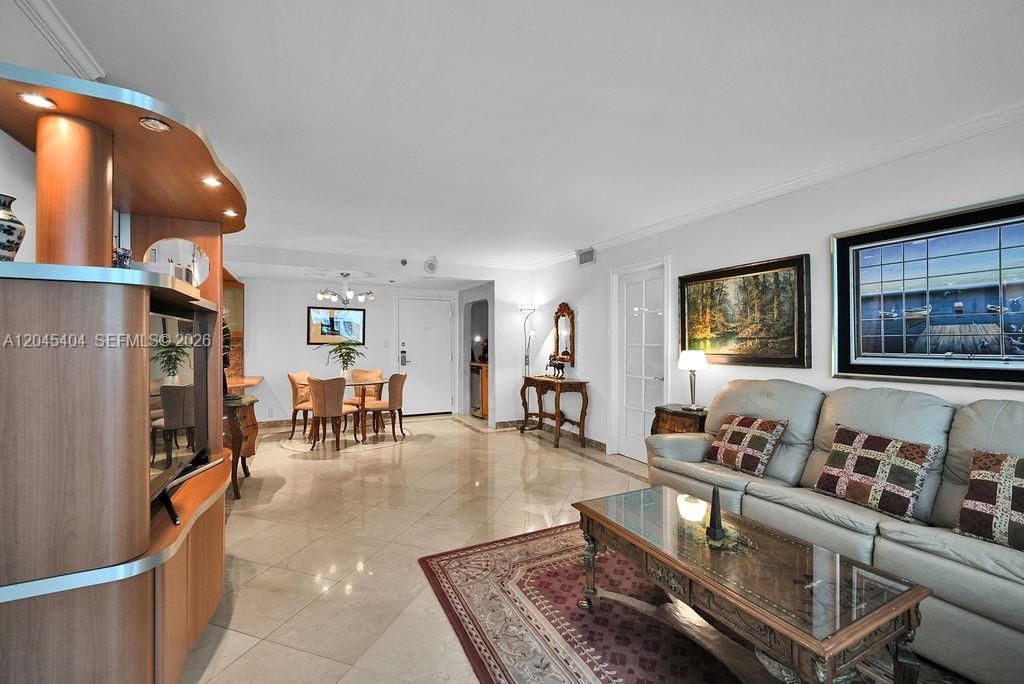5225 Collins Ave , Unit 1117, Miami Beach, FL 33140 Photo
