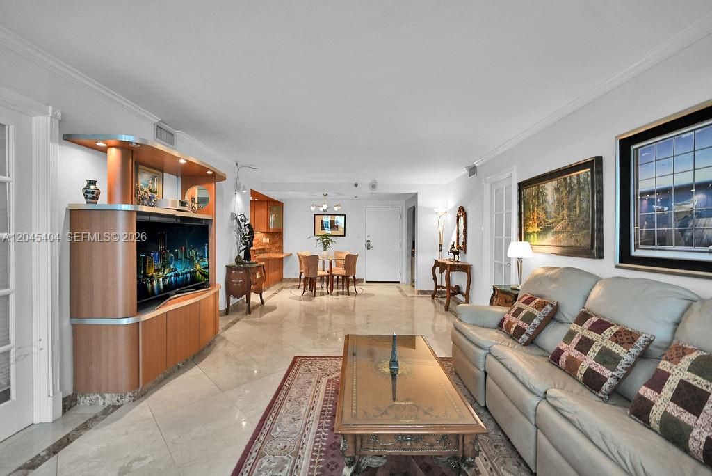 5225 Collins Ave , Unit 1117, Miami Beach, FL 33140 Photo