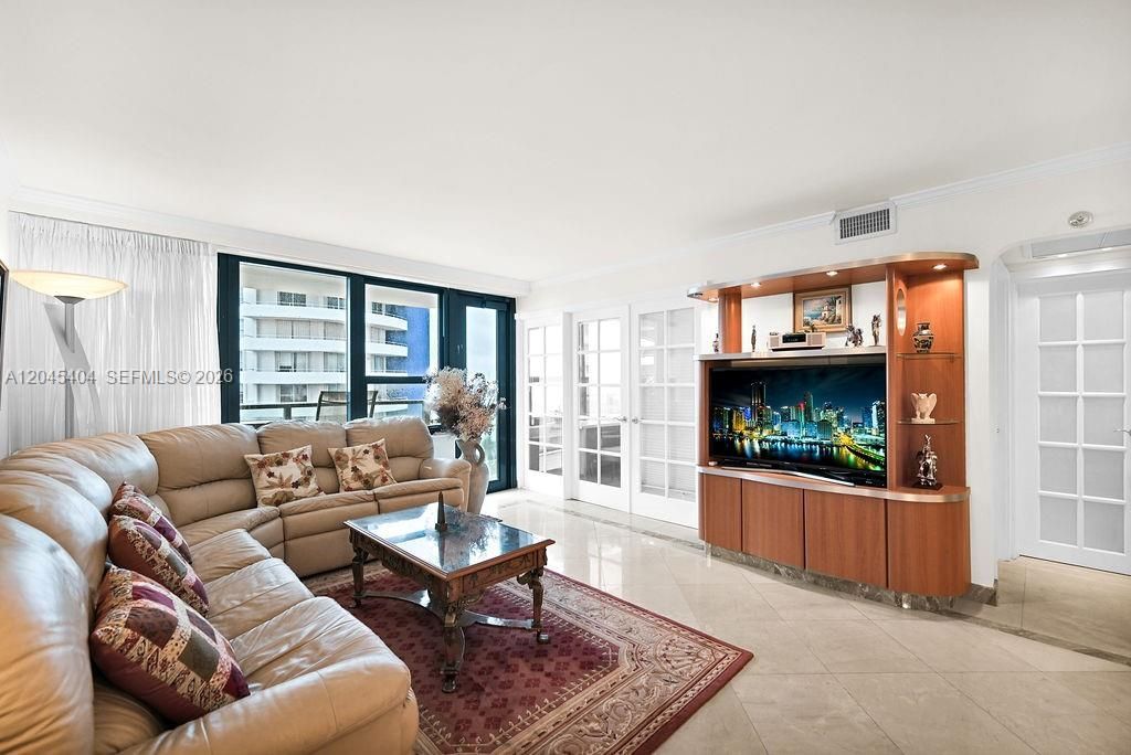 5225 Collins Ave , Unit 1117, Miami Beach, FL 33140 Photo