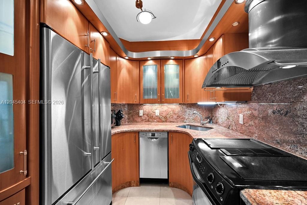 5225 Collins Ave , Unit 1117, Miami Beach, FL 33140 Photo
