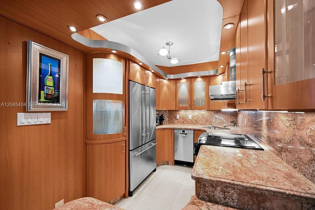 5225 Collins Ave , Unit 1117, Miami Beach, FL 33140 Photo