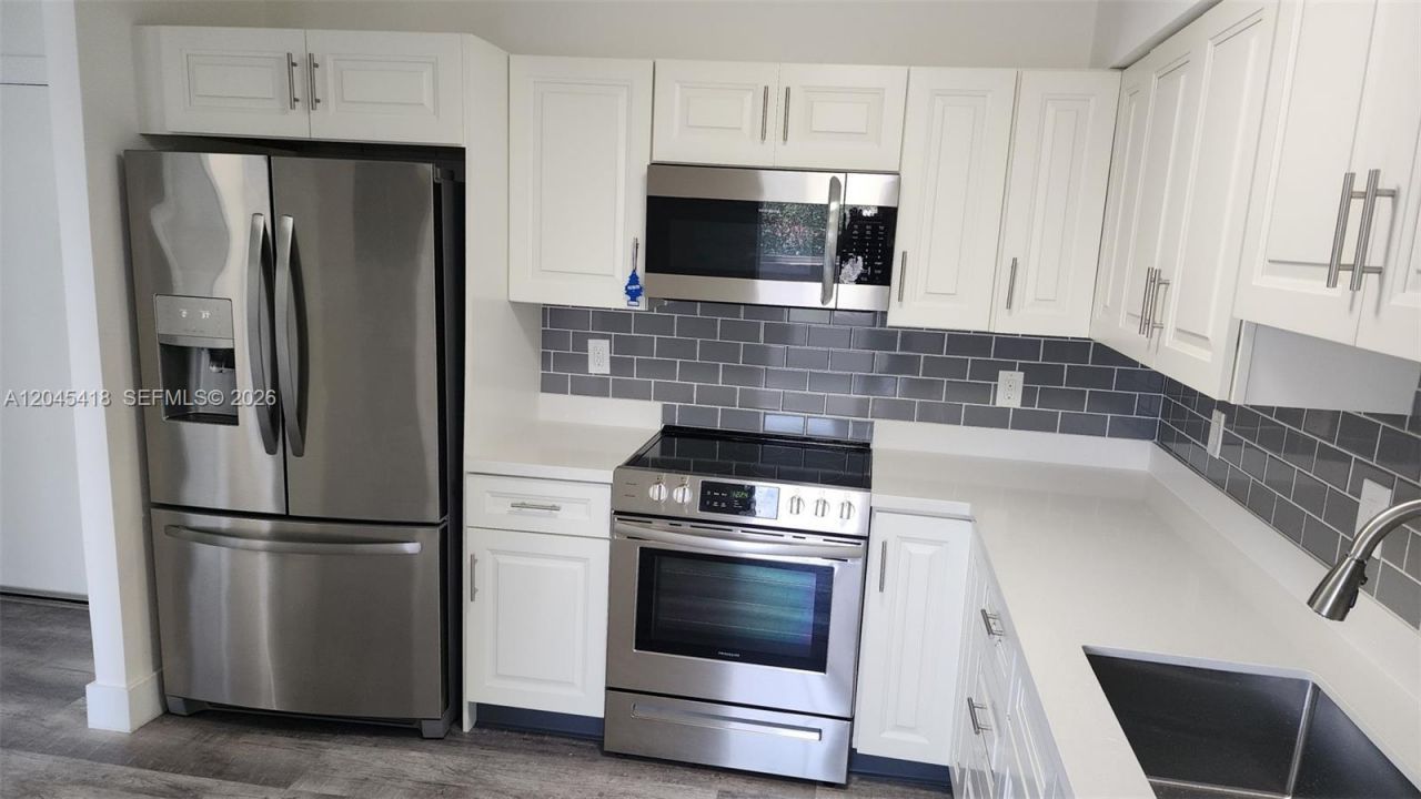 1075 93rd St , Unit 304, Bay Harbor Islands, FL 33154 Photo