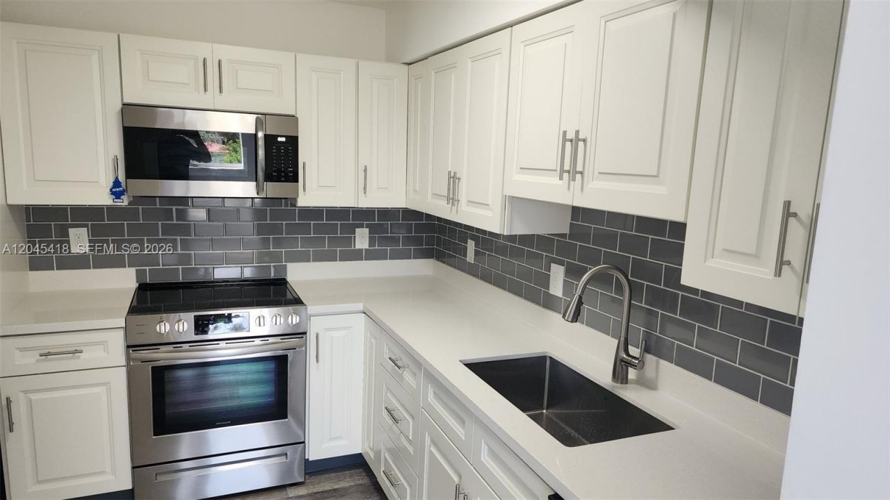 1075 93rd St , Unit 304, Bay Harbor Islands, FL 33154 Photo