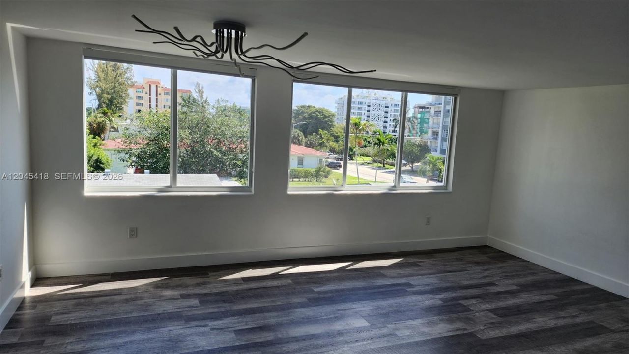 1075 93rd St , Unit 304, Bay Harbor Islands, FL 33154 Photo