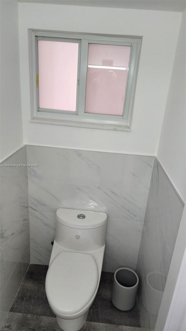 1075 93rd St , Unit 304, Bay Harbor Islands, FL 33154 Photo